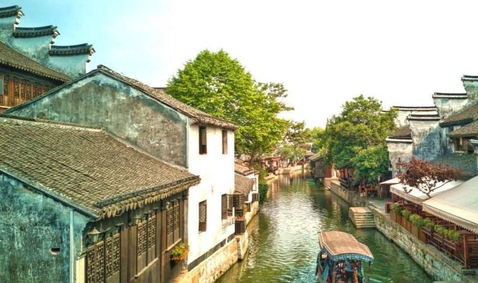 《繁花》剧组亮相东方卫视春晚，“宝总”与“汪小姐”惊喜重聚